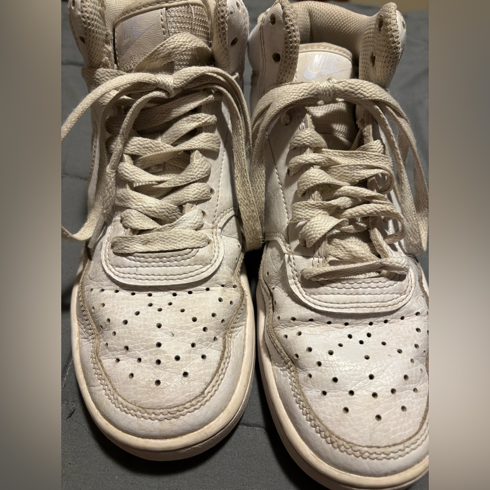 NIKE White Iridescent Court Vision Mid Sneakers Women’s Size 6.5 - Picture 9 of 9